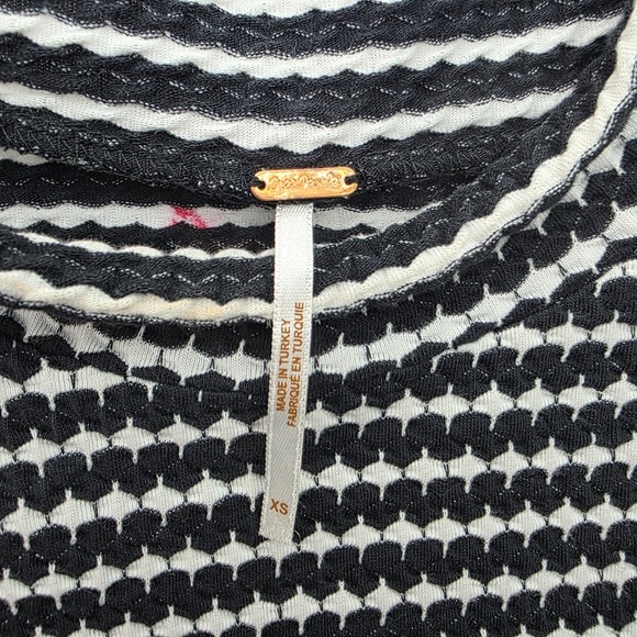 Free People Womens XS TopMock‎ Neck Sleeveless Black White Geometric Textured - Picture 3 of 6